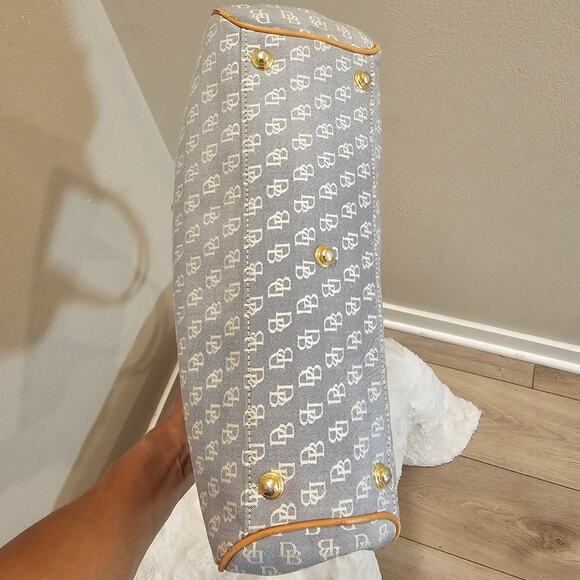 NWOT Dooney & Bourke Signature Buckle Satchel - Picture 3 of 9